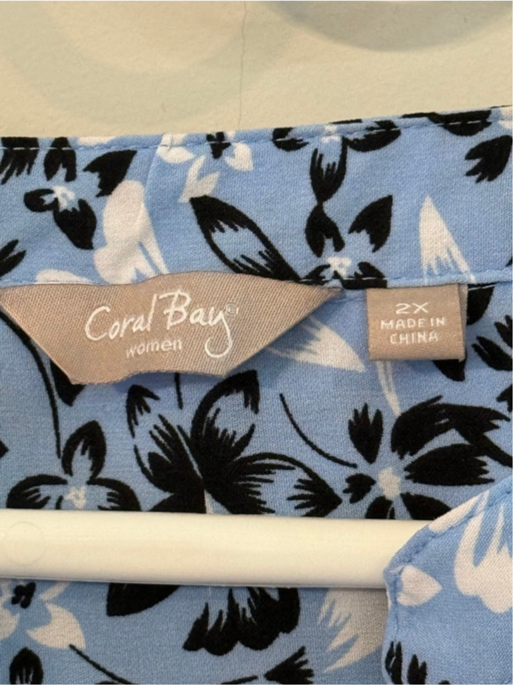 Coral Bay Blue Floral Roll Tab Button Front Blouse Women’s 2X - Picture 2 of 3